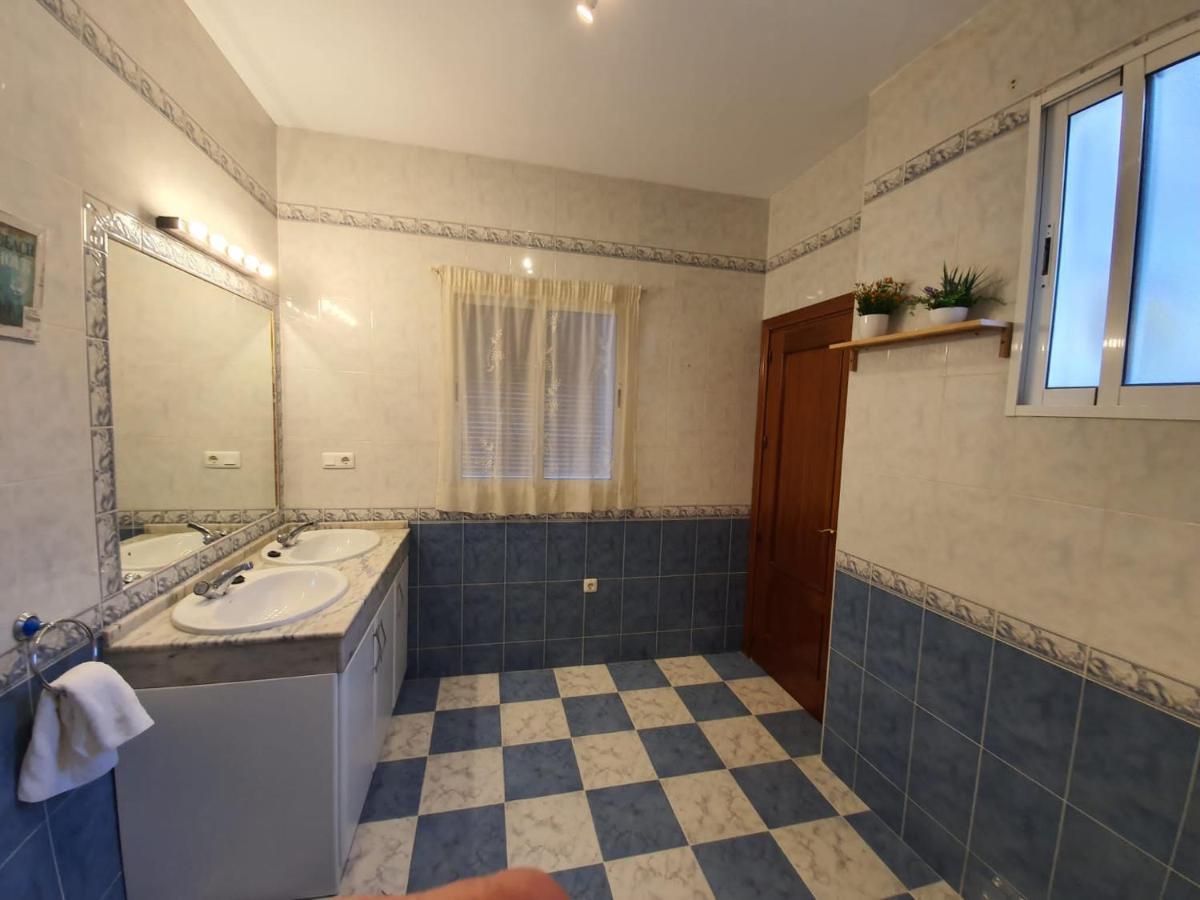 Apartamento Ollerias Малага Екстериор снимка