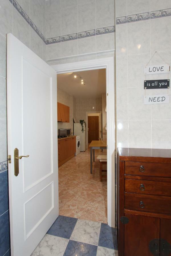 Apartamento Ollerias Малага Екстериор снимка