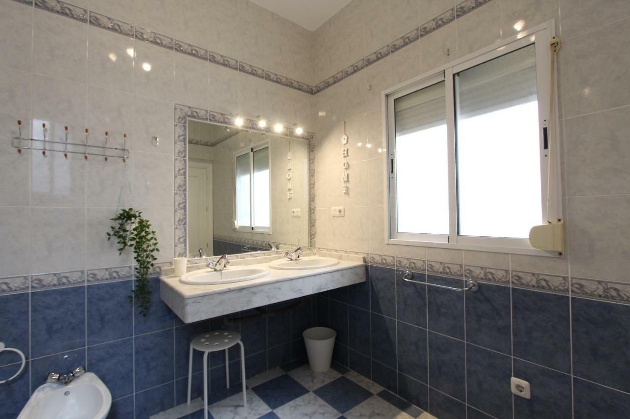 Apartamento Ollerias Малага Екстериор снимка