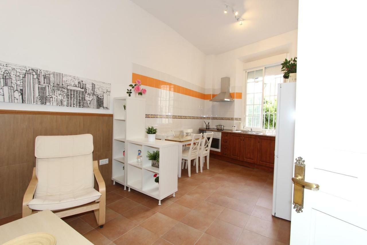 Apartamento Ollerias Малага Екстериор снимка