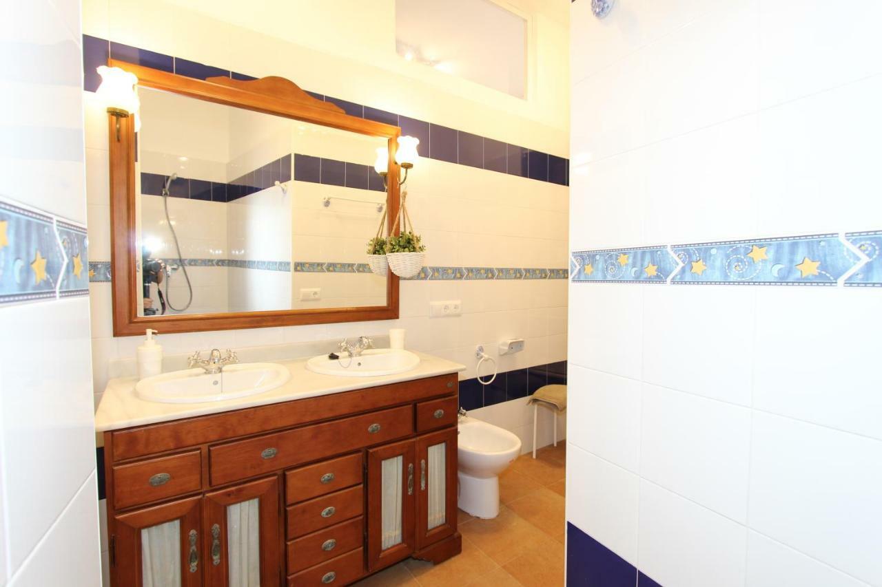 Apartamento Ollerias Малага Екстериор снимка