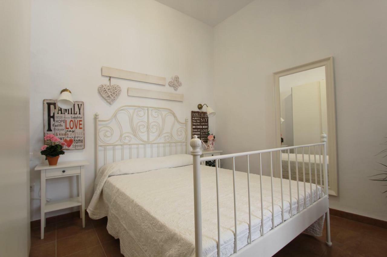 Apartamento Ollerias Малага Екстериор снимка