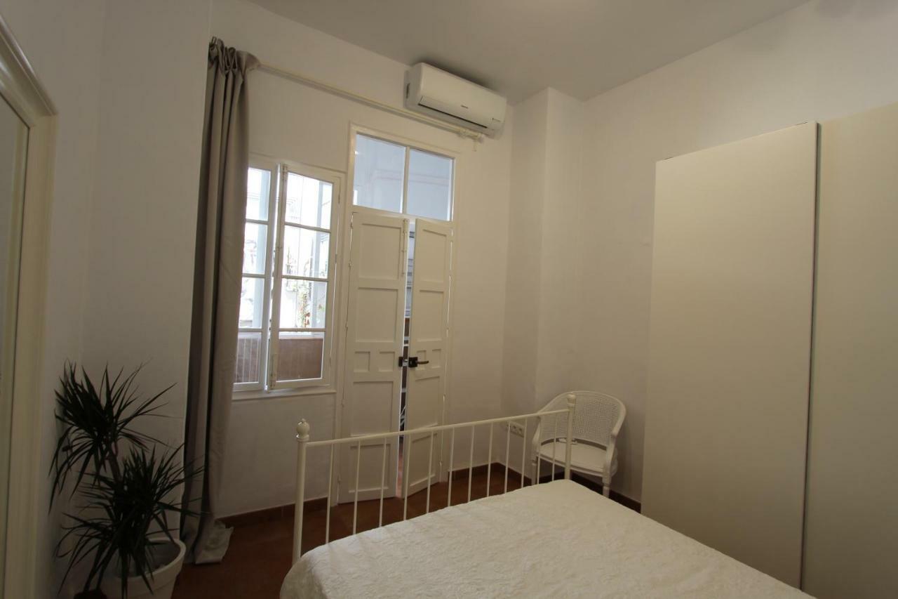 Apartamento Ollerias Малага Екстериор снимка