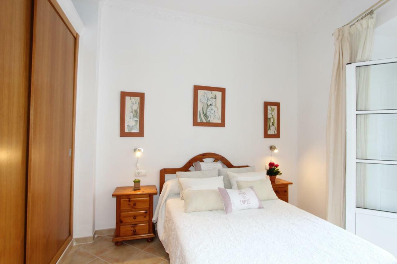 Apartamento Ollerias Малага Екстериор снимка