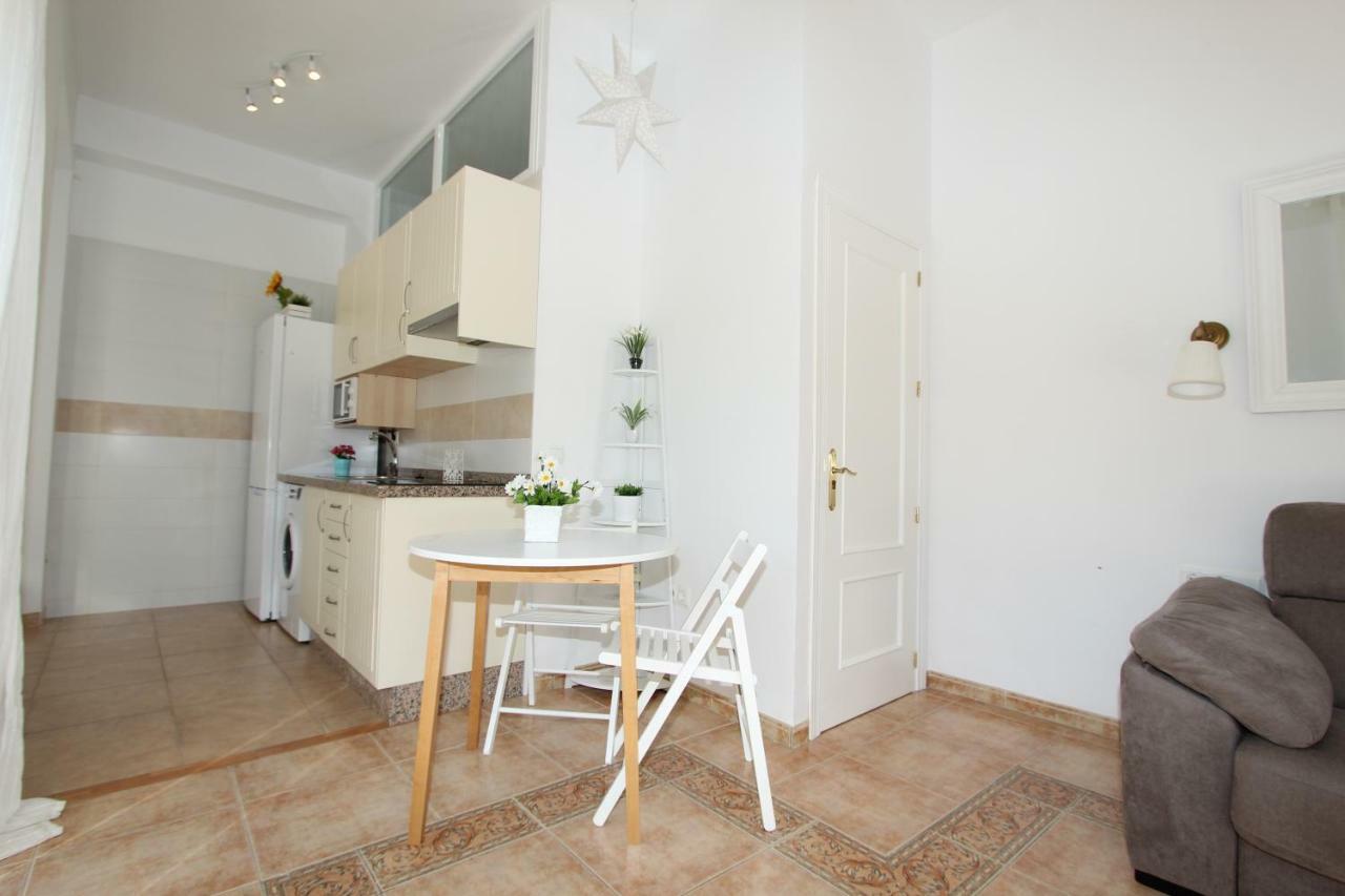 Apartamento Ollerias Малага Екстериор снимка