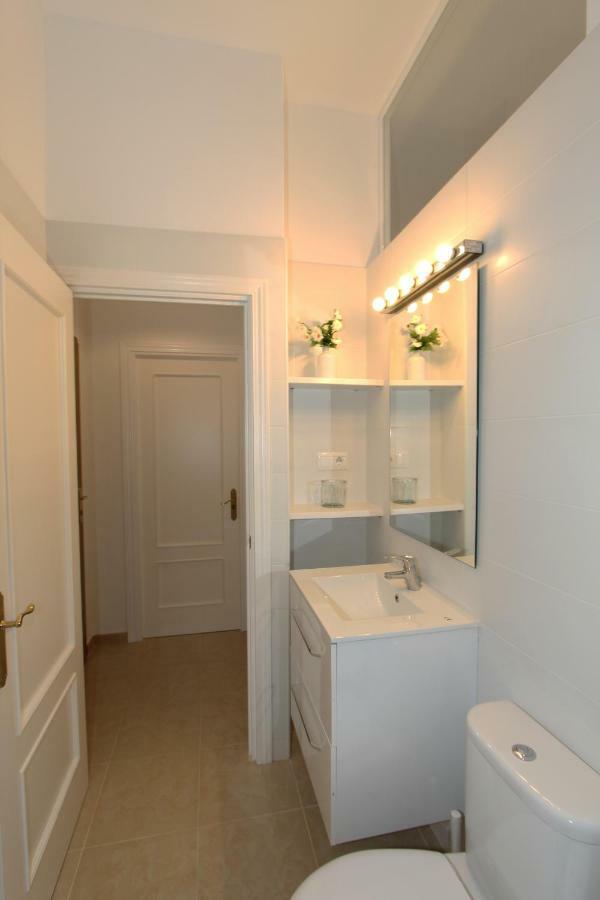 Apartamento Ollerias Малага Екстериор снимка