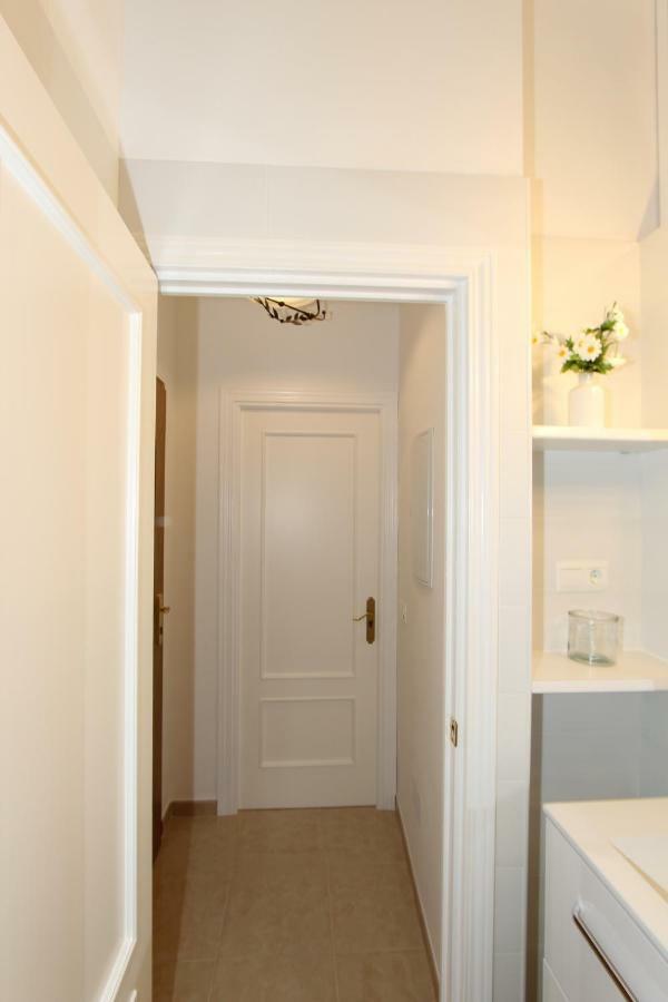 Apartamento Ollerias Малага Екстериор снимка